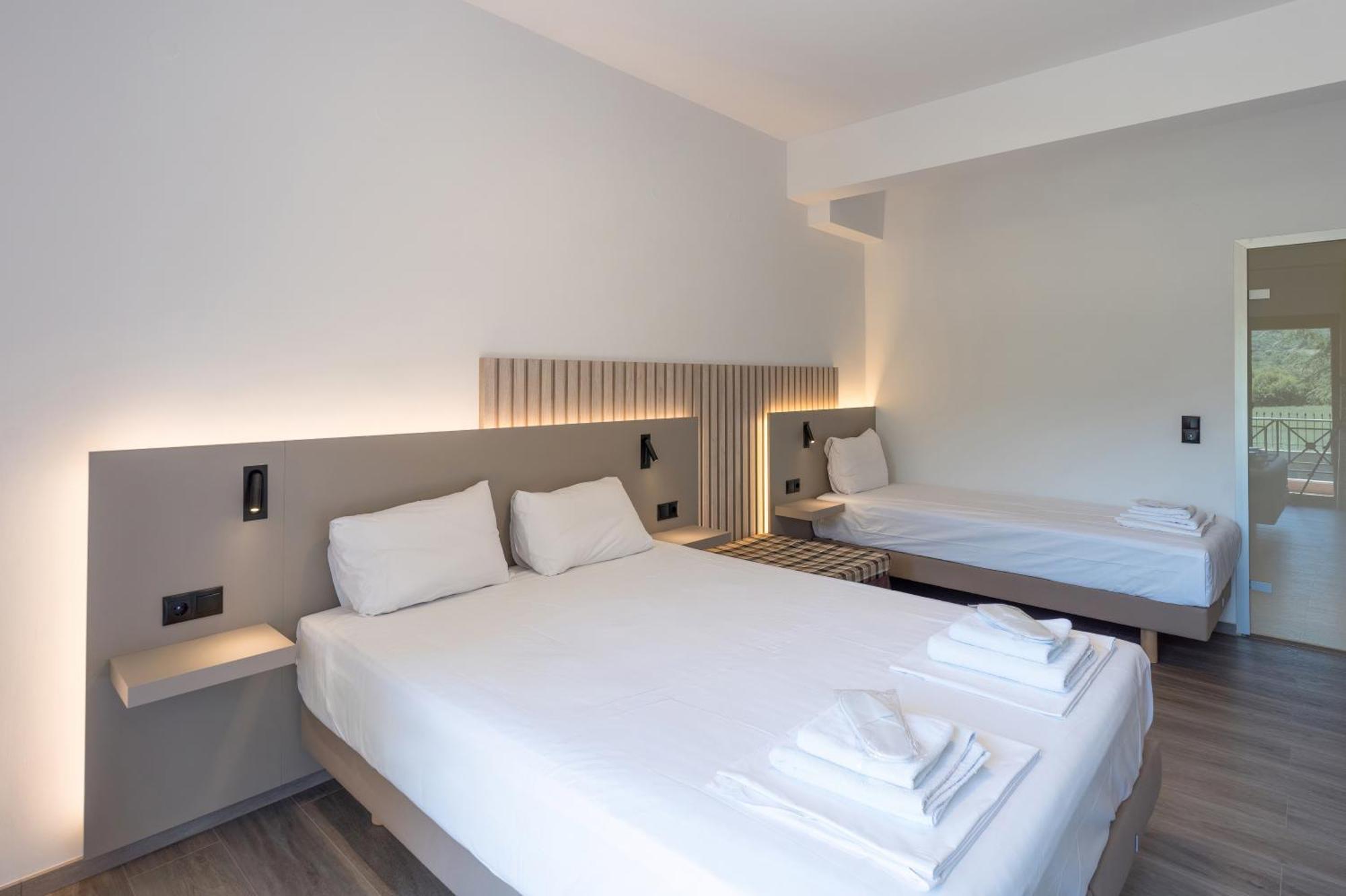 Ángistron Hotel Agistro מראה חיצוני תמונה