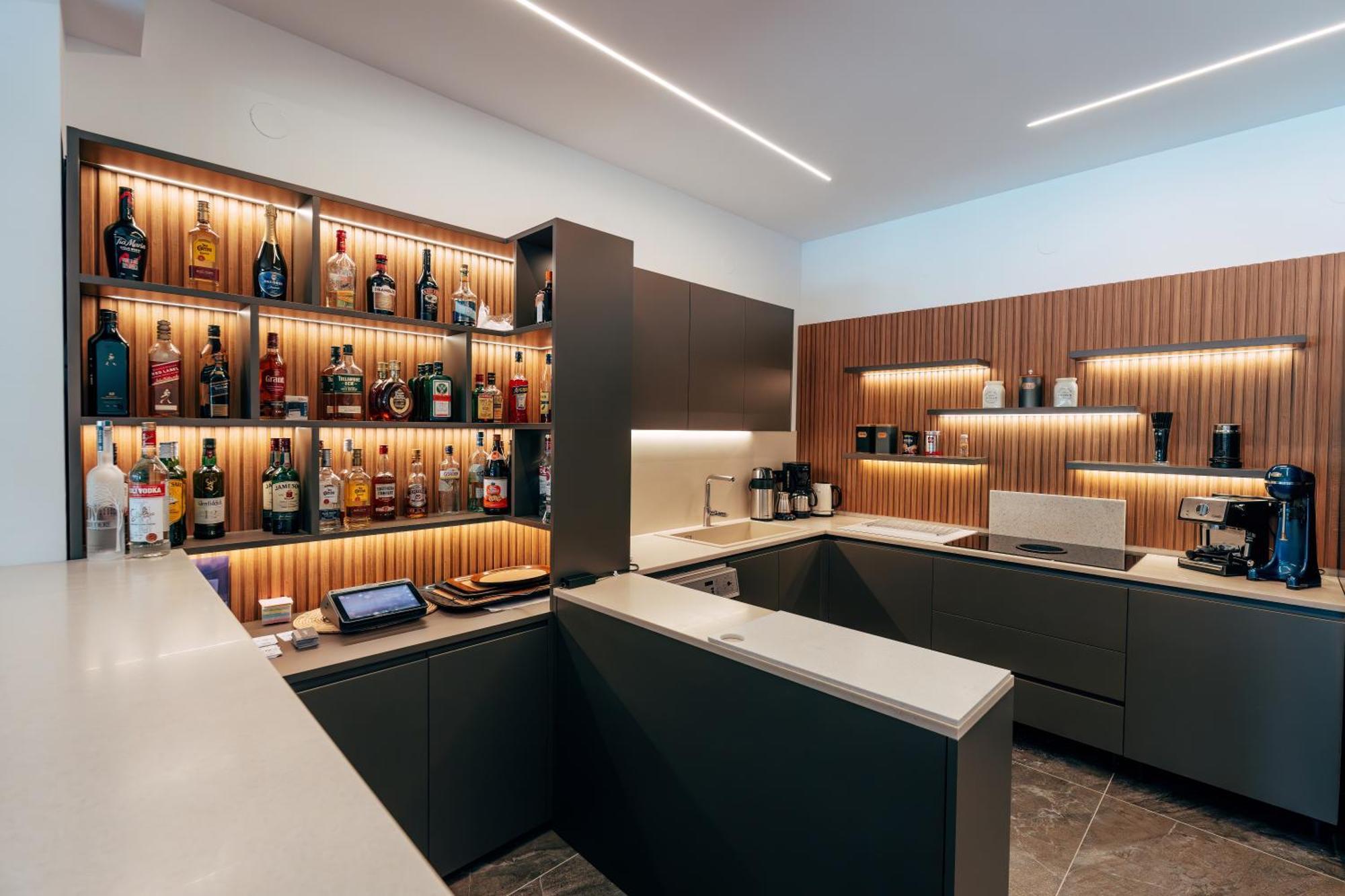 Ángistron Hotel Agistro מראה חיצוני תמונה