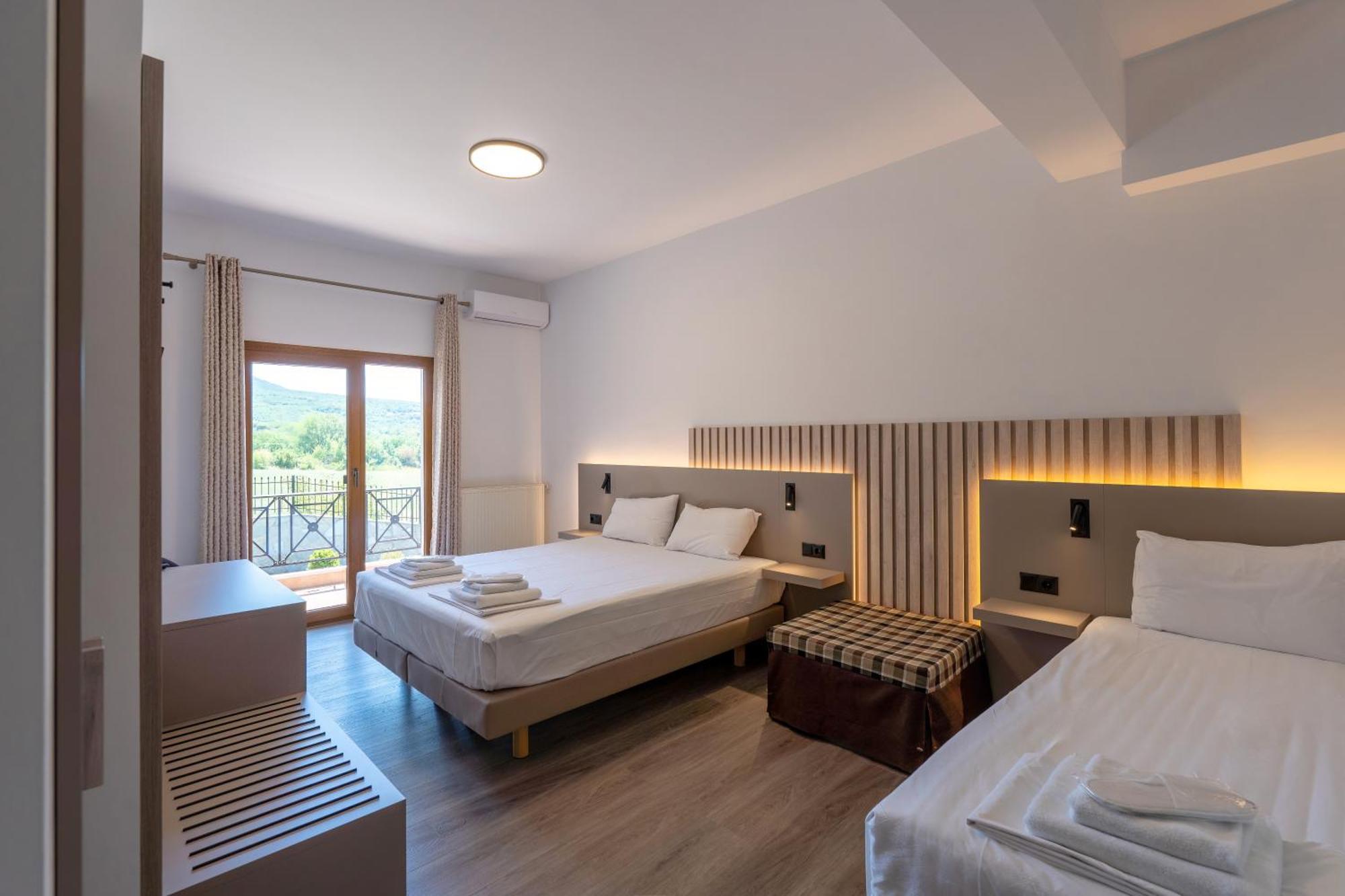 Ángistron Hotel Agistro מראה חיצוני תמונה