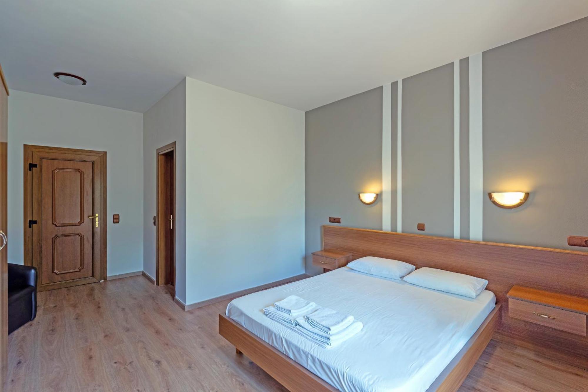 Ángistron Hotel Agistro מראה חיצוני תמונה