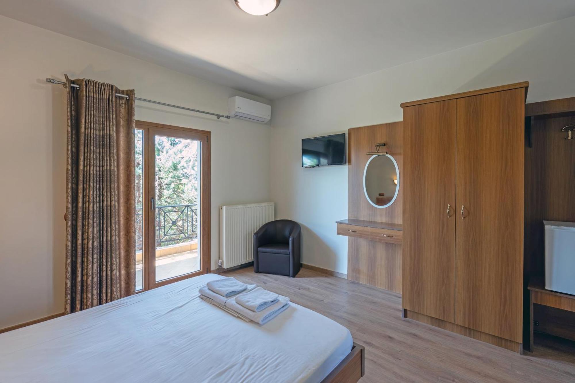 Ángistron Hotel Agistro מראה חיצוני תמונה