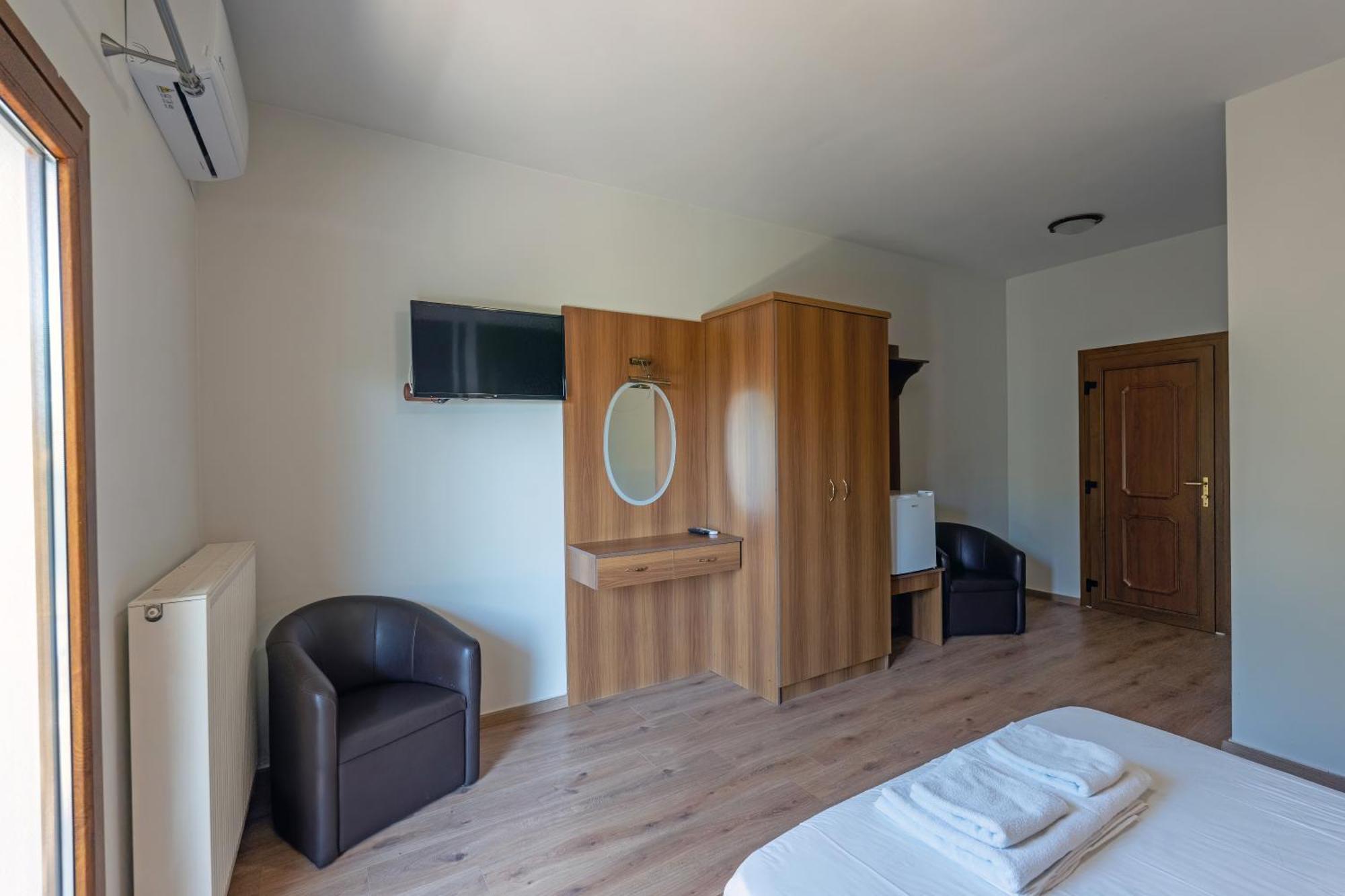 Ángistron Hotel Agistro מראה חיצוני תמונה