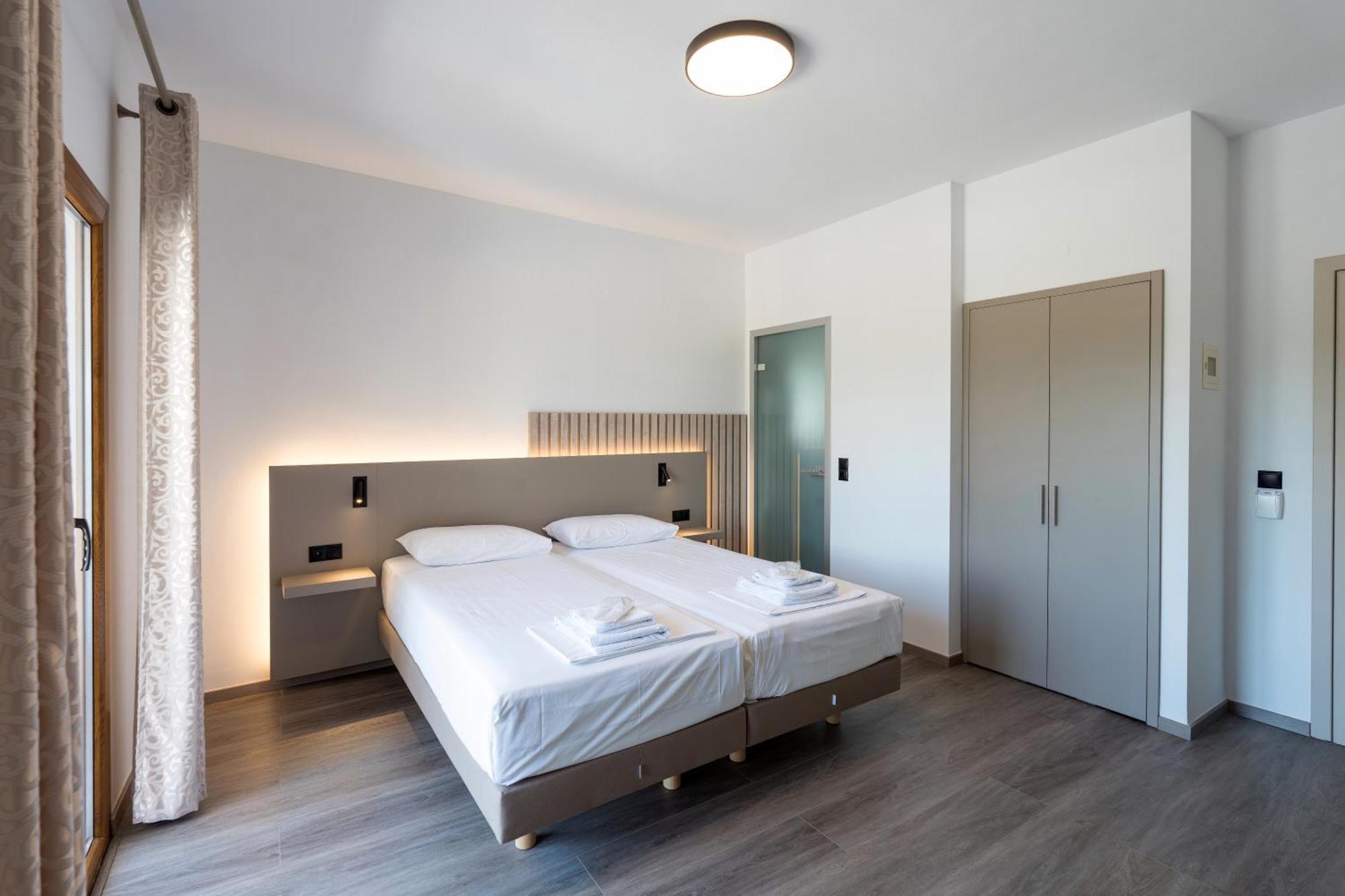 Ángistron Hotel Agistro מראה חיצוני תמונה