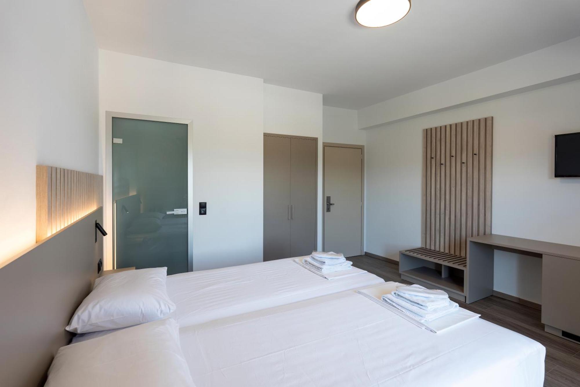 Ángistron Hotel Agistro מראה חיצוני תמונה