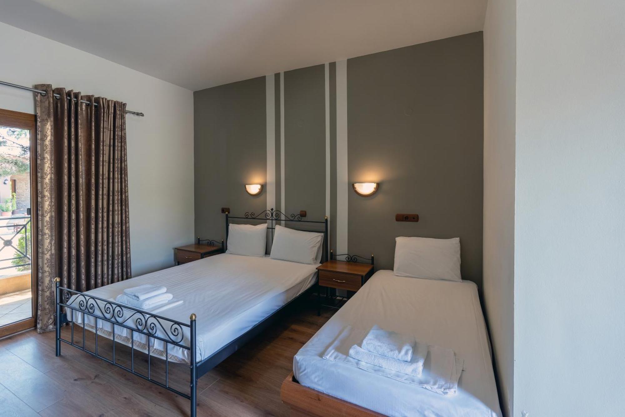 Ángistron Hotel Agistro מראה חיצוני תמונה