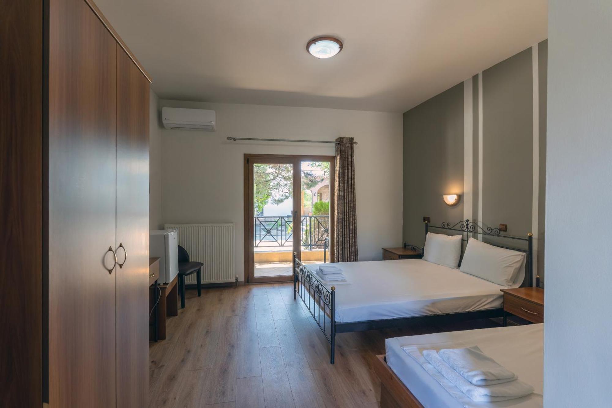 Ángistron Hotel Agistro מראה חיצוני תמונה