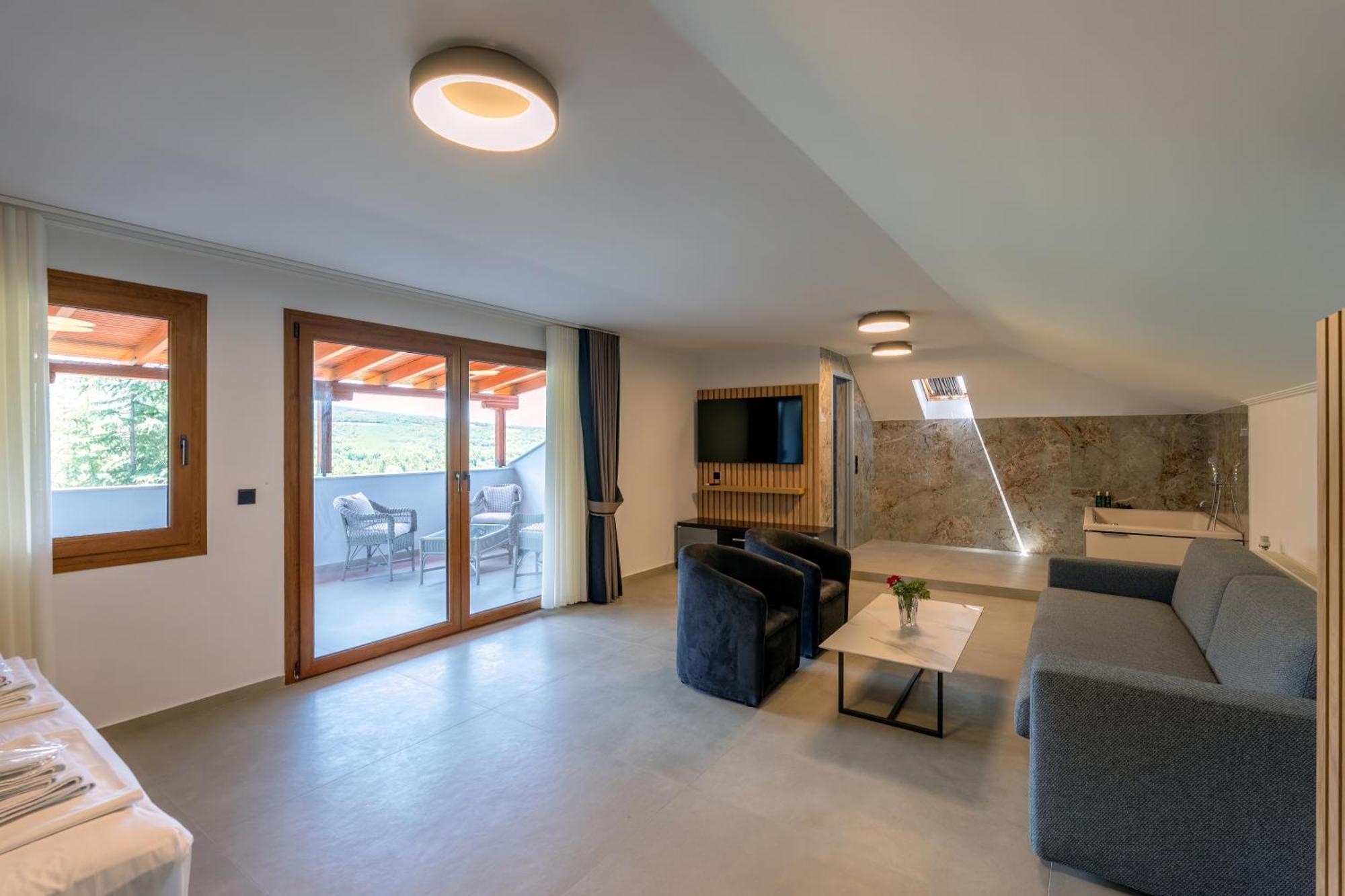 Ángistron Hotel Agistro מראה חיצוני תמונה