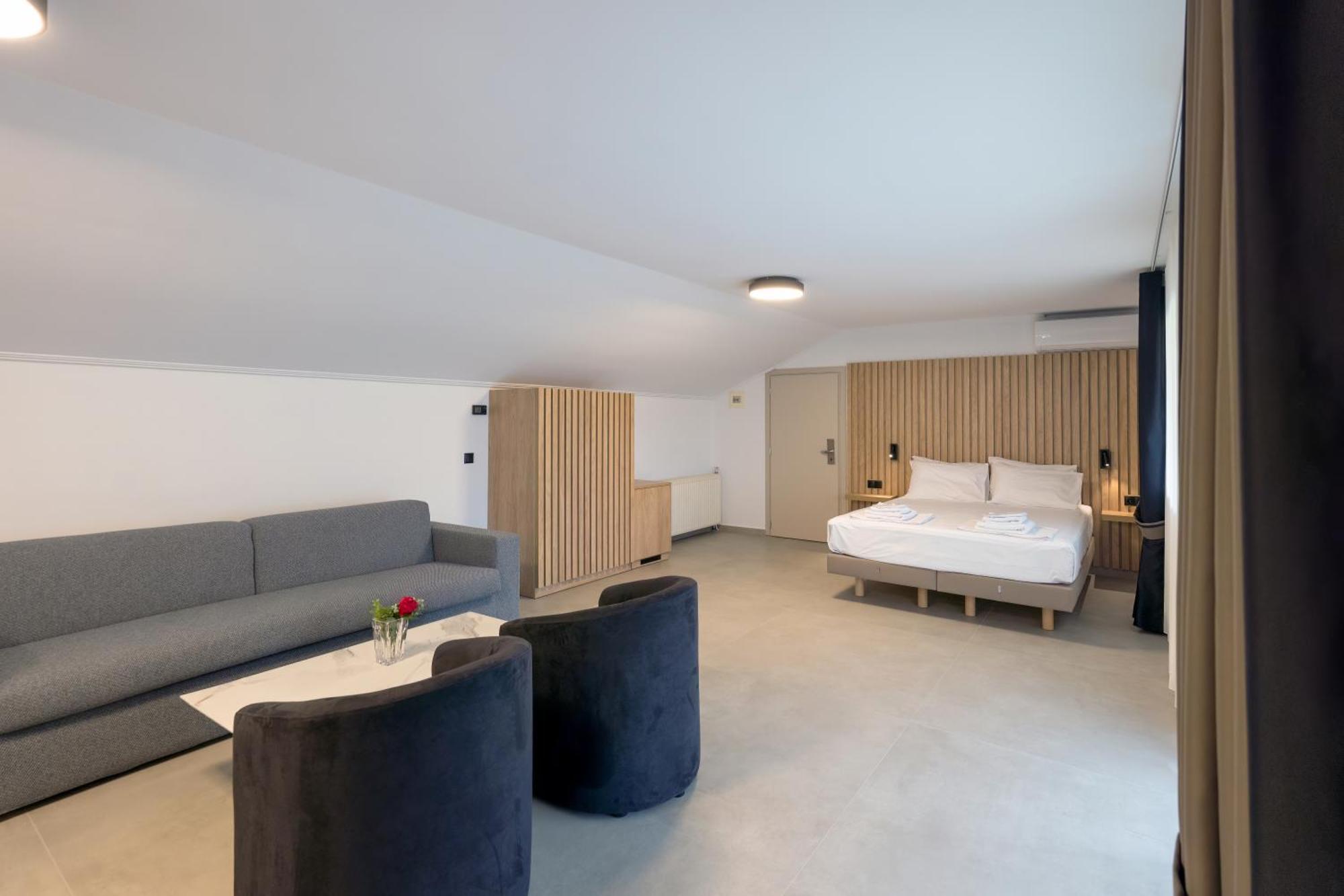 Ángistron Hotel Agistro מראה חיצוני תמונה
