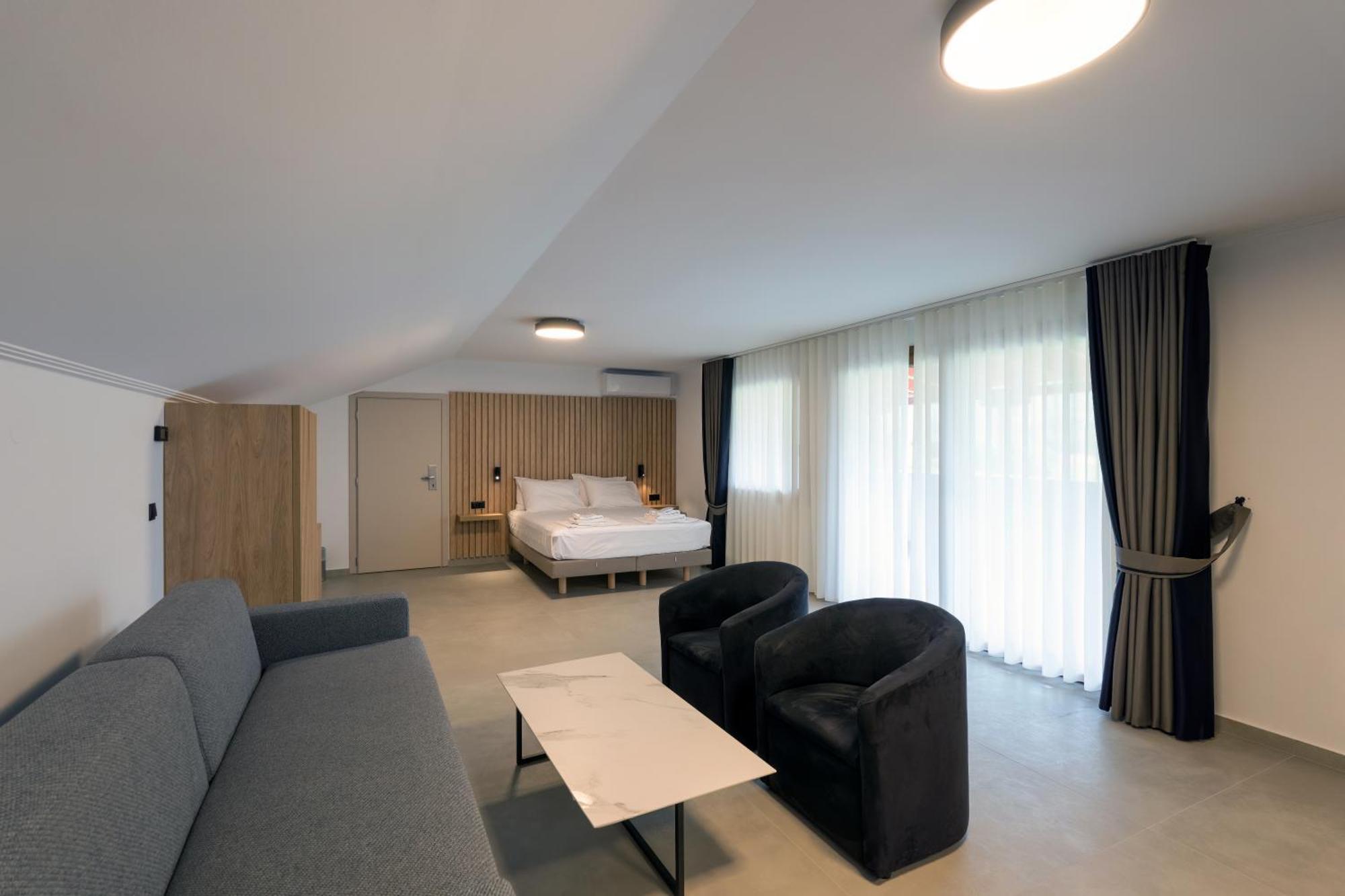 Ángistron Hotel Agistro מראה חיצוני תמונה
