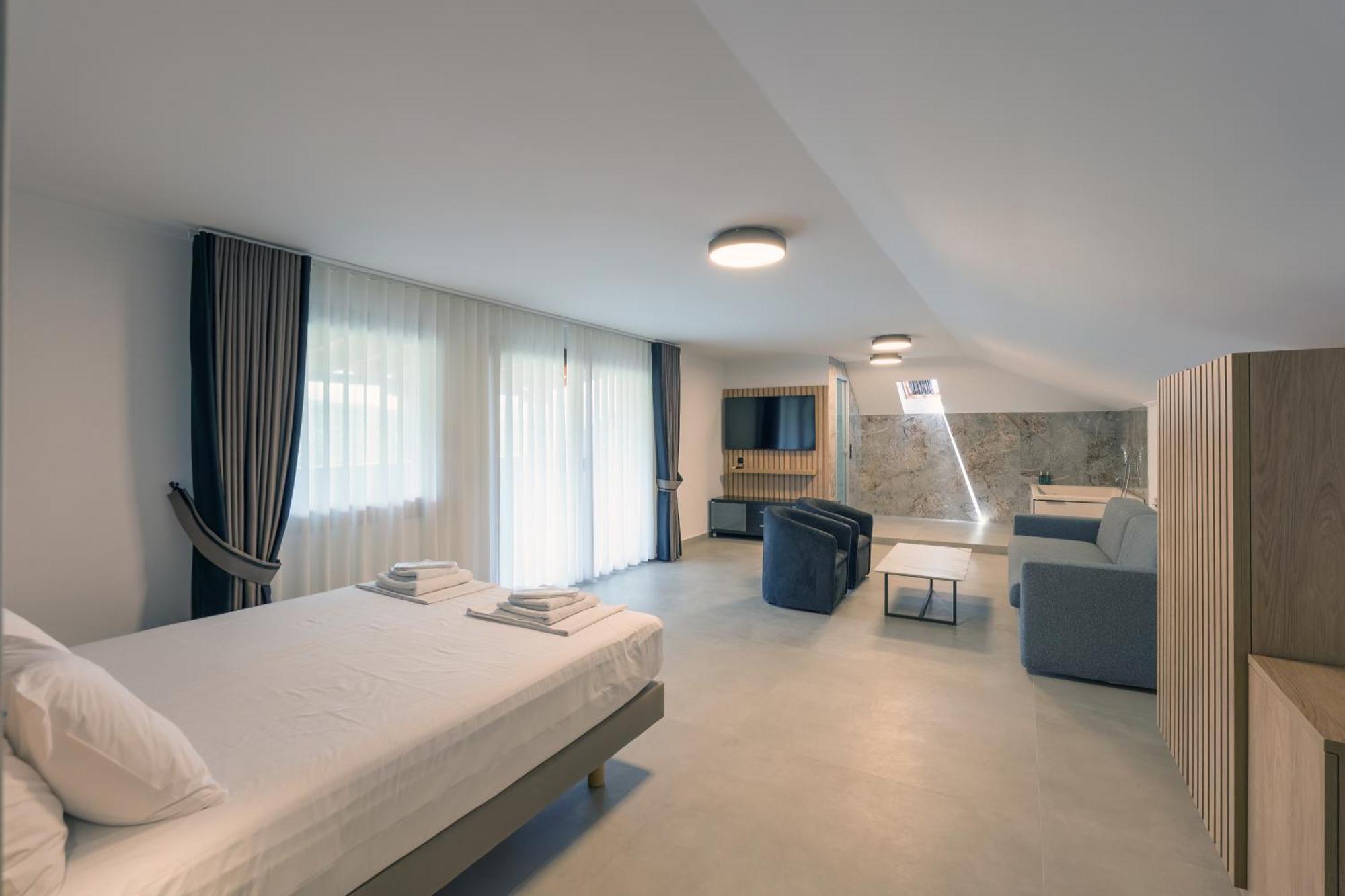 Ángistron Hotel Agistro מראה חיצוני תמונה