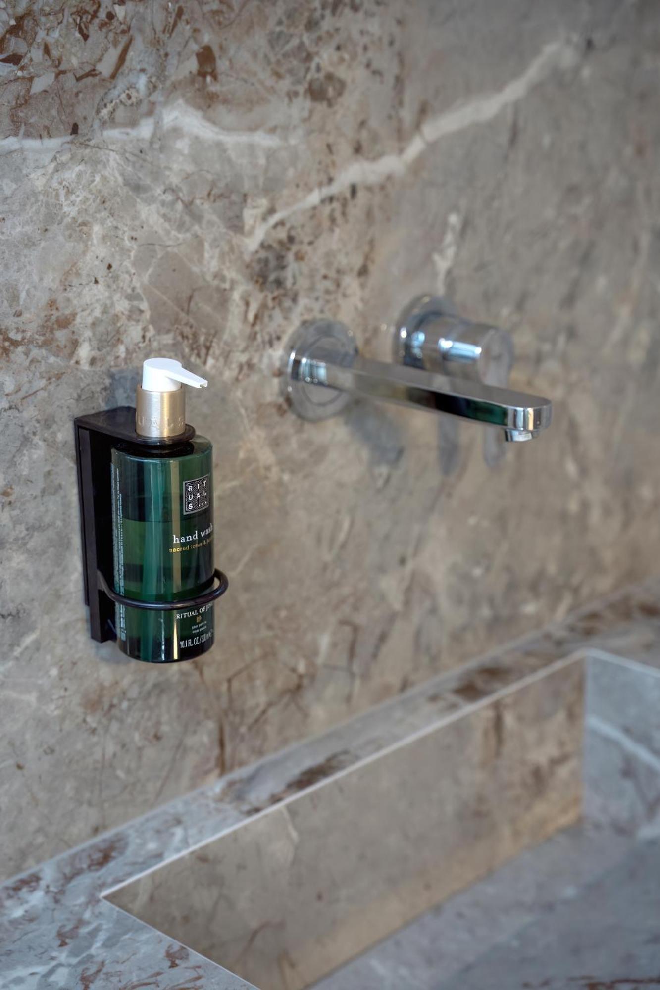 Ángistron Hotel Agistro מראה חיצוני תמונה