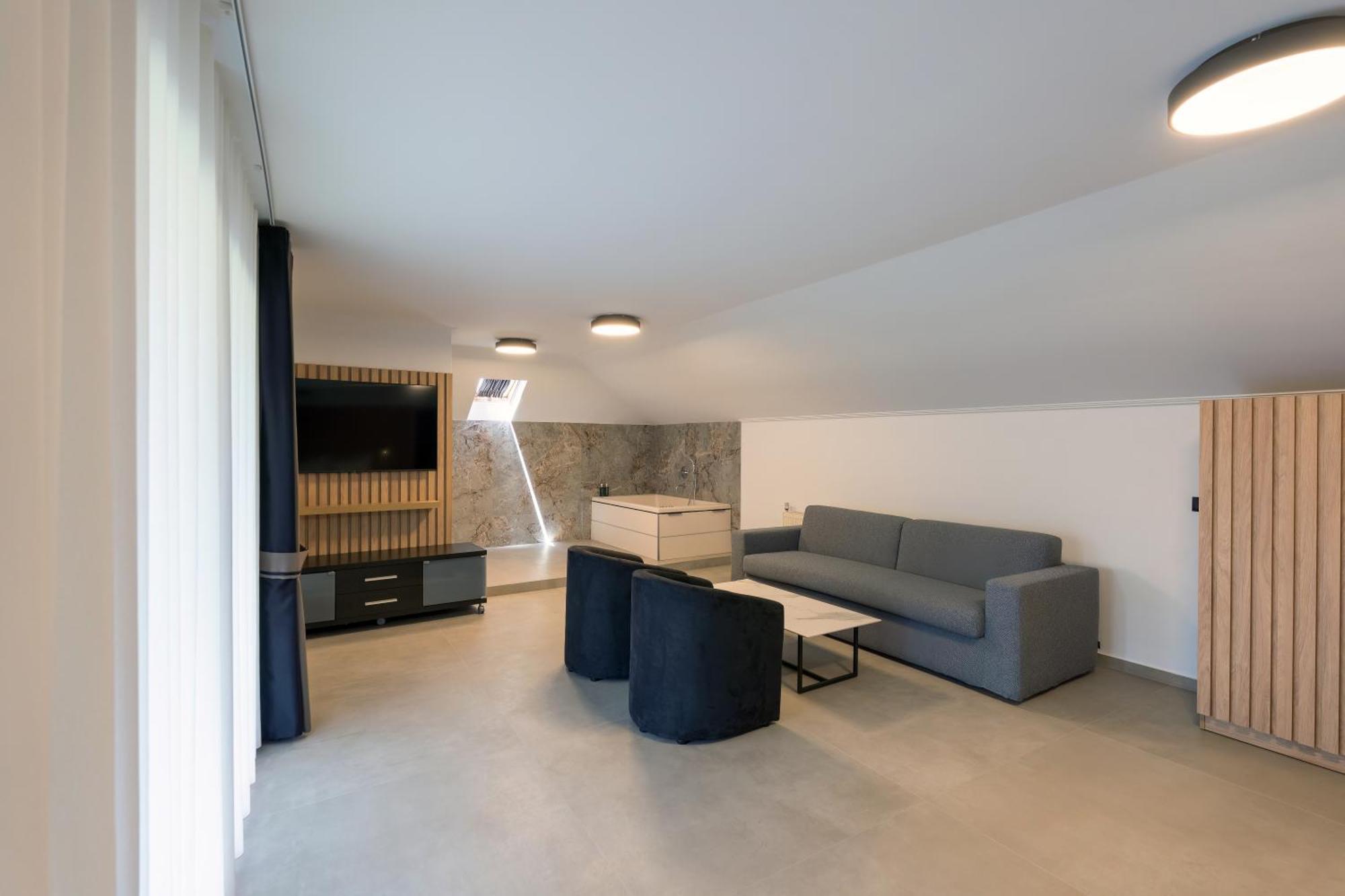 Ángistron Hotel Agistro מראה חיצוני תמונה