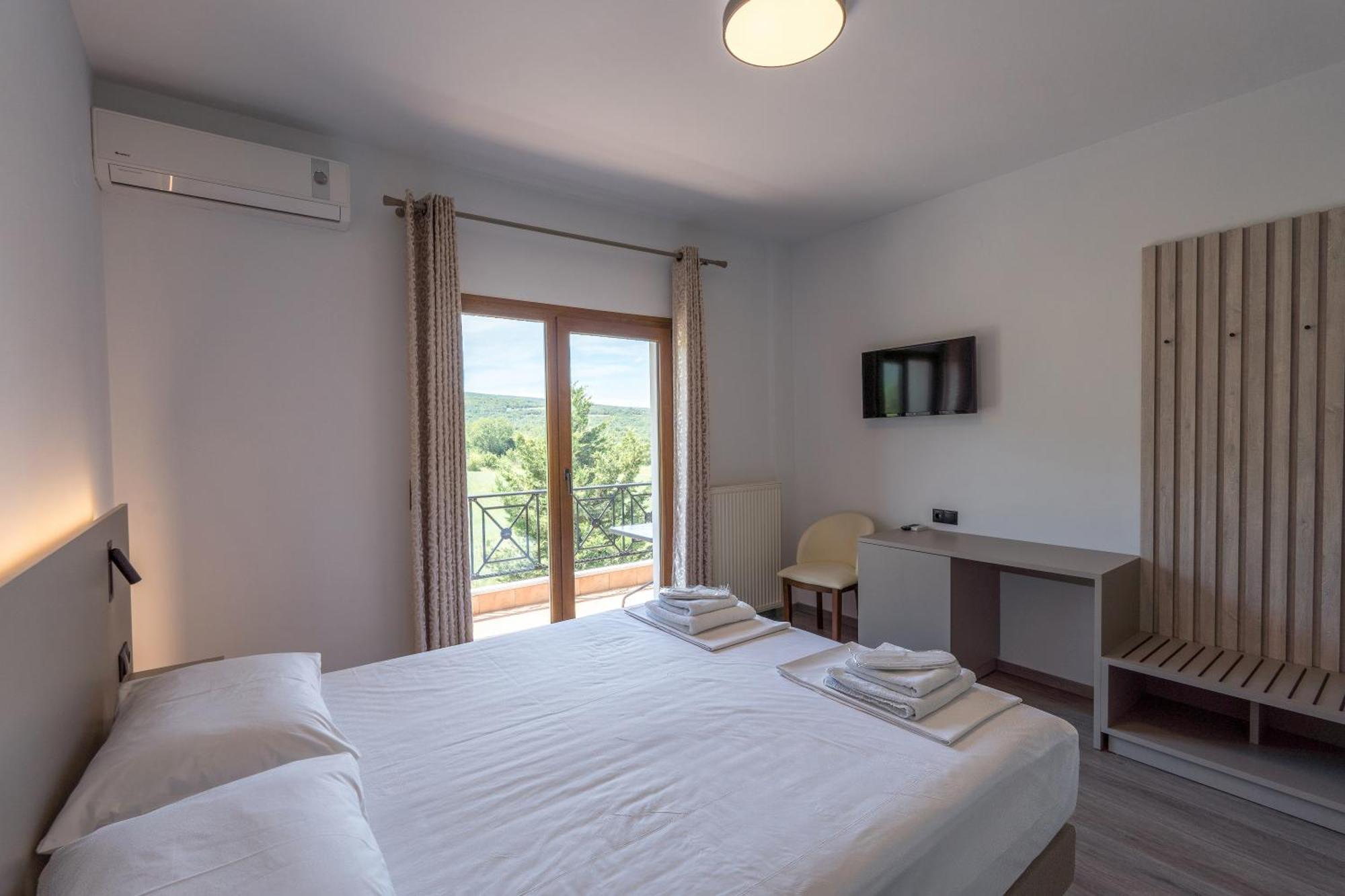 Ángistron Hotel Agistro מראה חיצוני תמונה